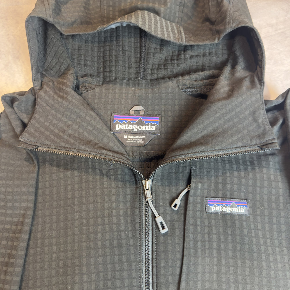 Patagonia collar tag size M